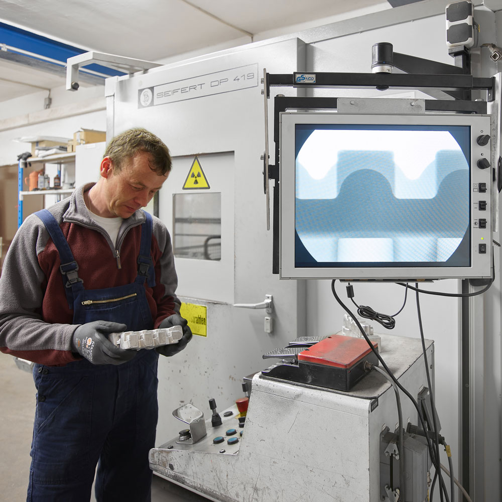 2000 Kauf der ersten Röntgenanlage